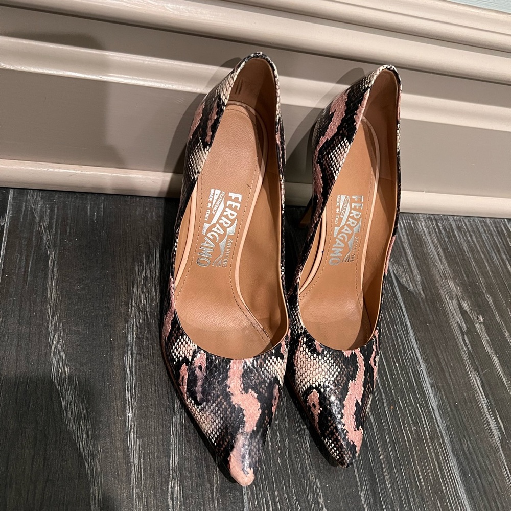 Salvatore Ferragamo Women's "Fiore 70" Pink Python Skin Classic Pumps Shoes